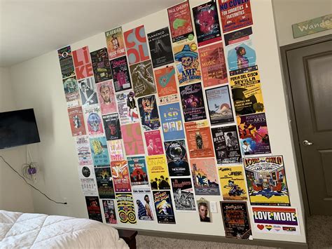 bedroom poster wall